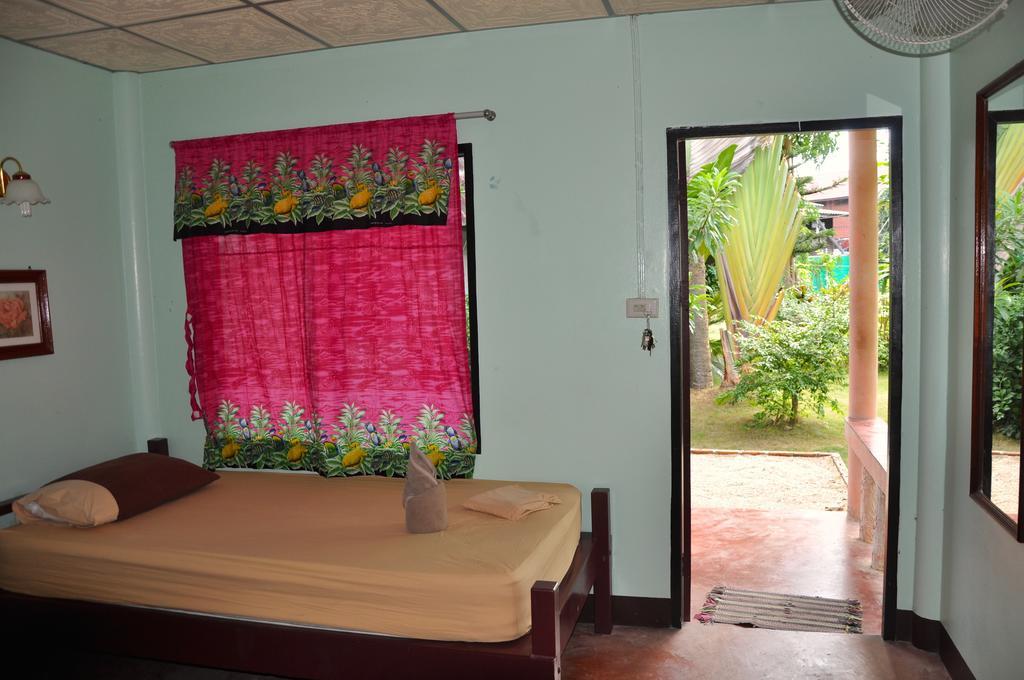 Coral Bungalows Haad Rin Room photo